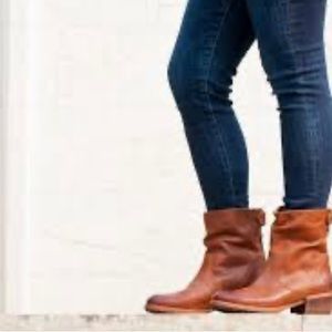 Timberland whiskey Sutherlin Bay Back Zipper  leather boots.